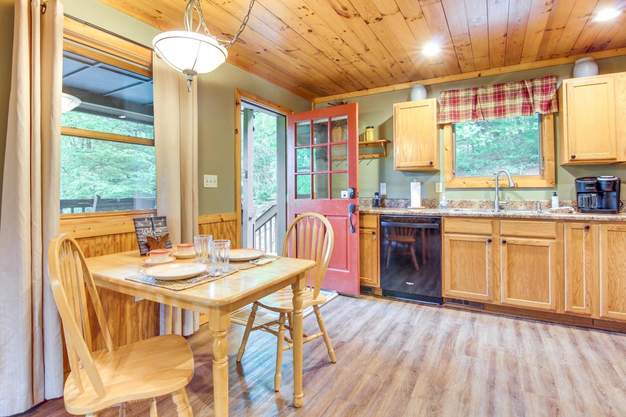 Charming Fox Den Cabin In Whittier With Hot Tub! Екстер'єр фото